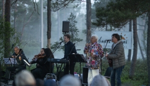 Hetk 2025. aasta Suure-Jaani muusikafestivali kontserdilt Hüpassaare rabasaarel.